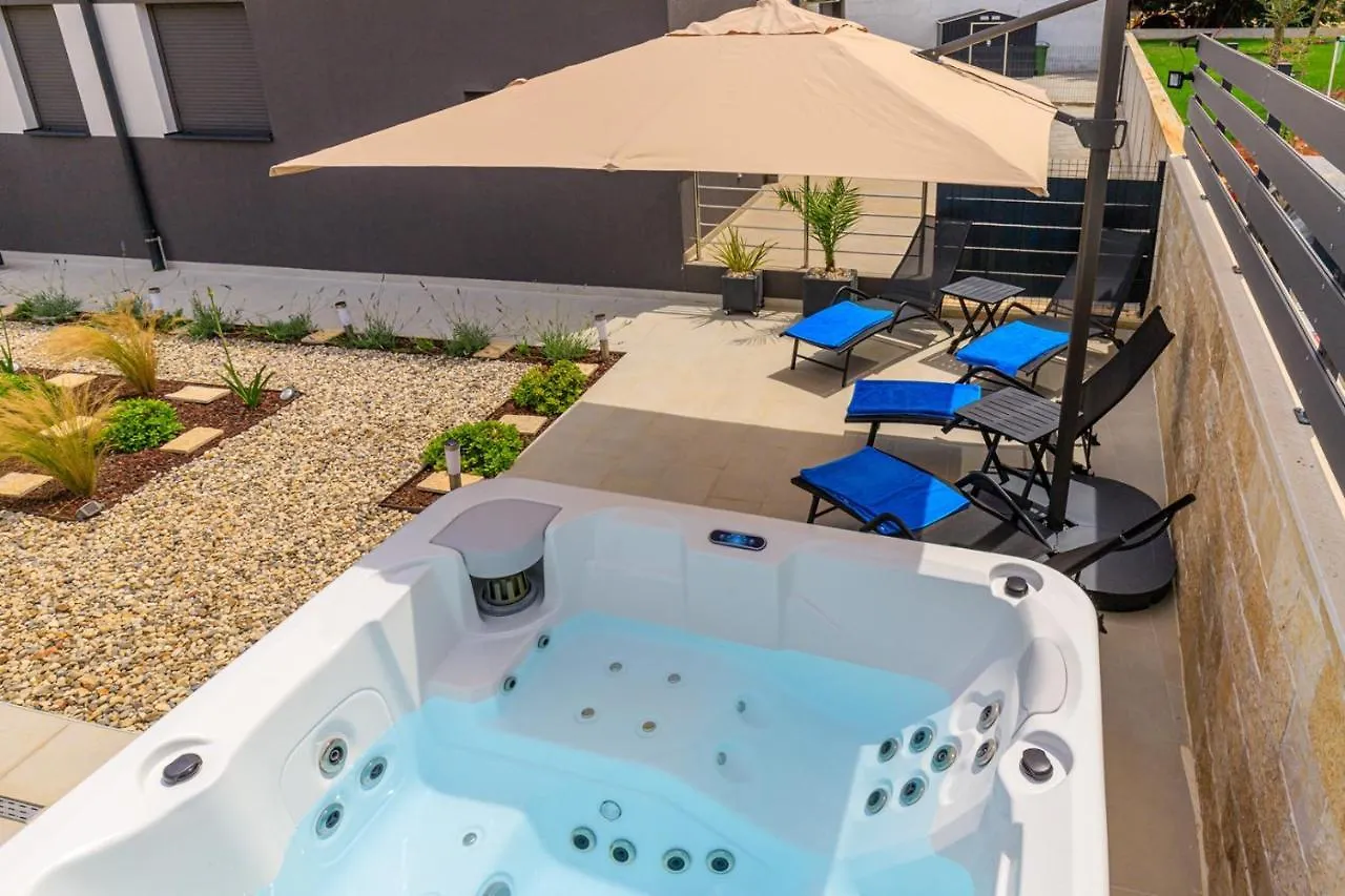 Sabena Apartment With Private Whirlpool Porec Croatia