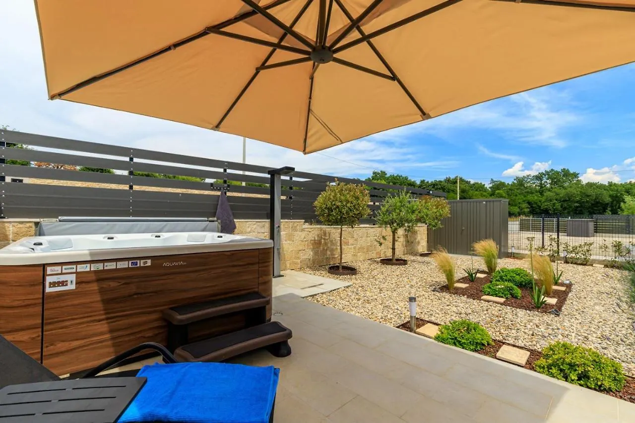Sabena Apartment With Private Whirlpool Porec Croatia