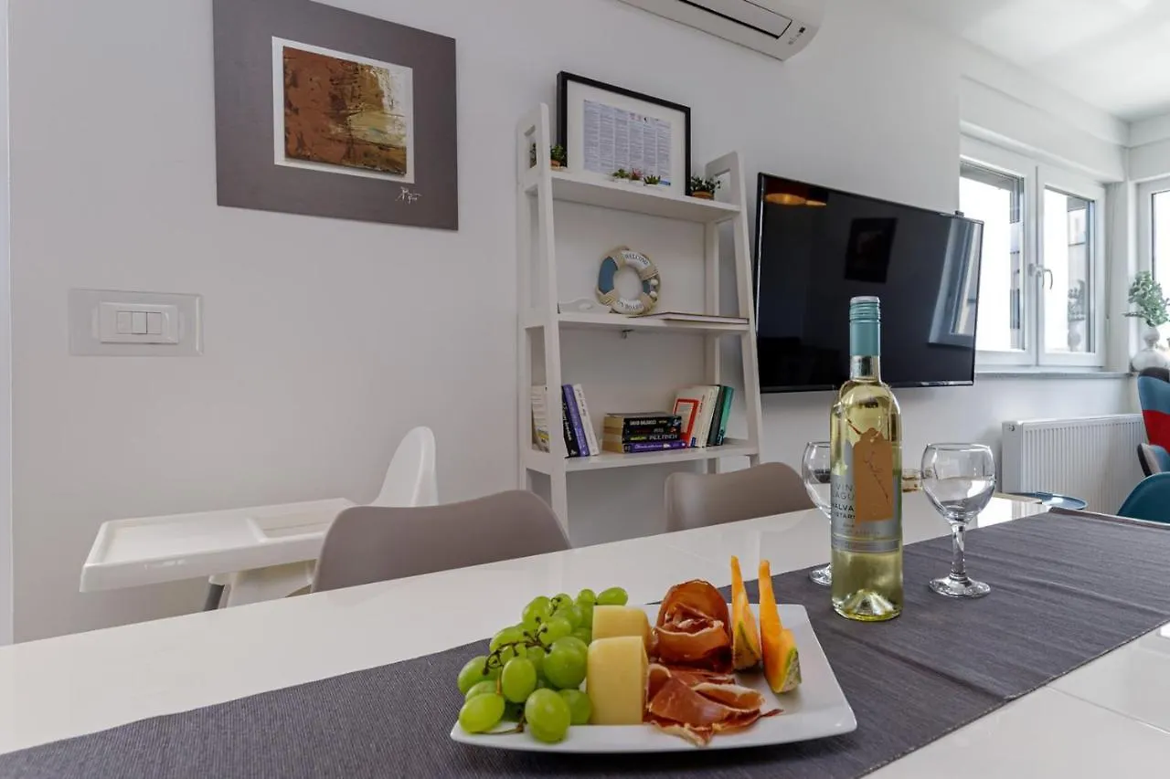 Sabena Apartment With Private Whirlpool Porec 0*,