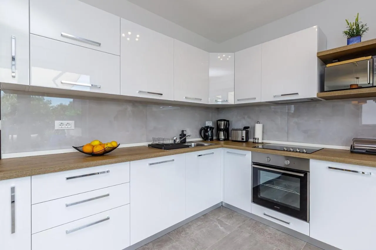 Sabena Apartment With Private Whirlpool Porec Croatia
